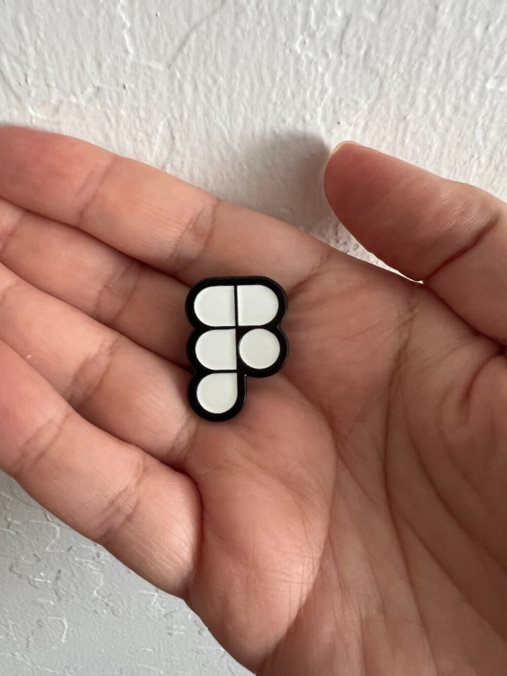 Figma Enamel Pin - Picture 3 of 3